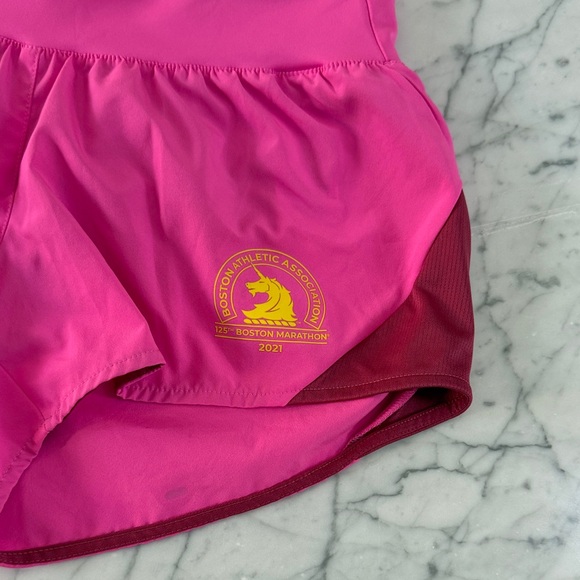 BOSTON MARATHON® 2021 OWN THE RUN BASE SHORTS Sz M 3” - Picture 3 of 8